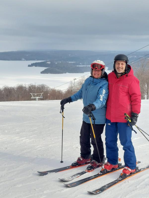 Owl's Head - Les skieurs apprécient les panoramas sur le lac