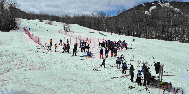 Mont Orford - Le plaisir de skier entre amis (es)
